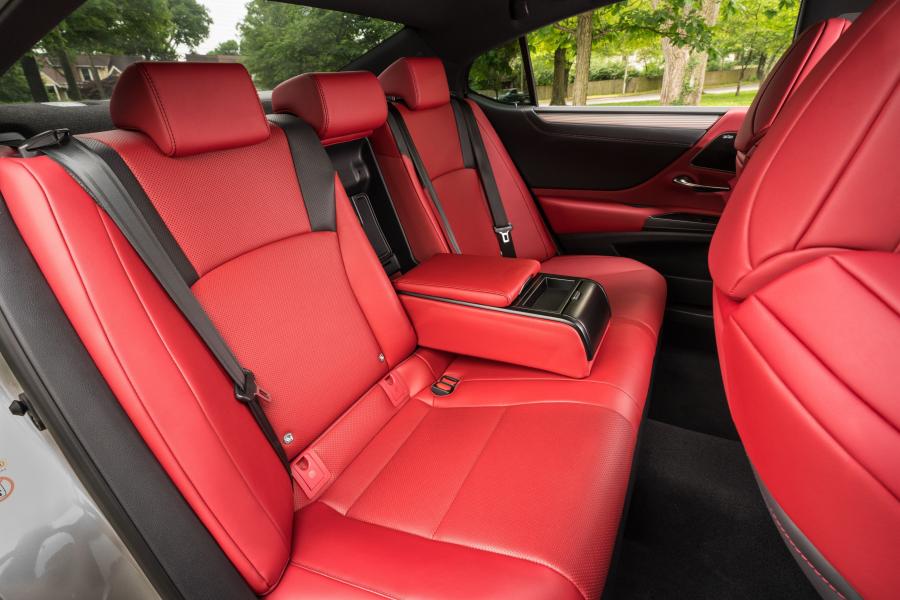 Интерьер Lexus ES300h F-Sport 2018 года  (WW) (фото 22 из 46)
